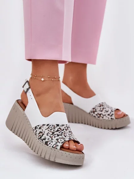 Kožené sandály Artiker na klínovém podpatku bílé