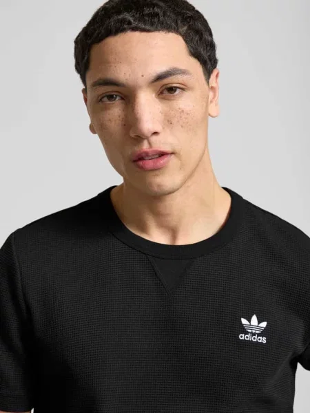 T-shirt o kroju regular fit z dodatkiem bawełny Adidas Originals czarna