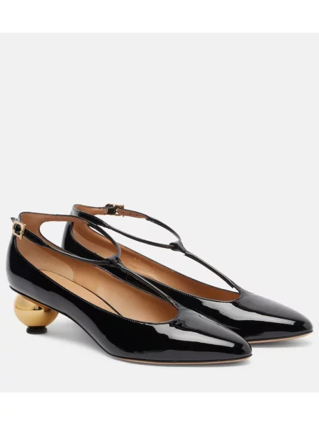 Pantofi cu toc Ferragamo din piele de lac negru