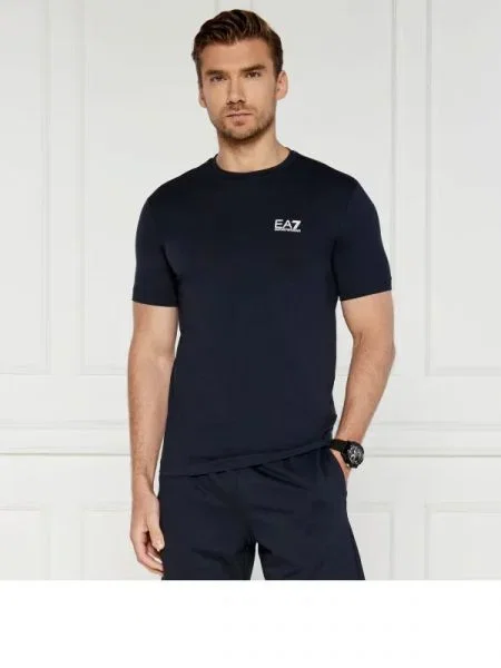 Tricou