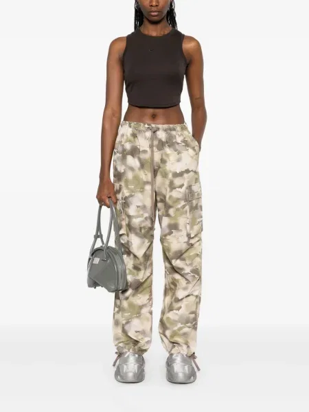 Pantaloni scurți cargo Nike plisate tenis cu model camuflaj maro