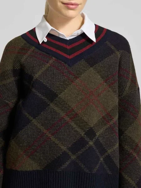 Sweter z kontrastowym dekoltem w serek model SHAE' Barbour granatowy