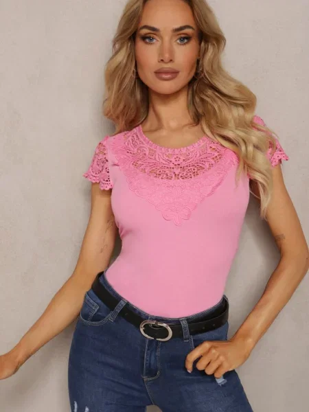 T-shirt z Prążkowanego Materiału z Koronkowymi Rękawami i Dekoltem Hlilada różowy
