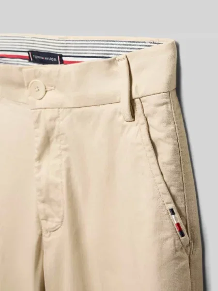 Chinos o kroju regular fit z mieszanki bawełny Tommy Hilfiger Teens beżowe