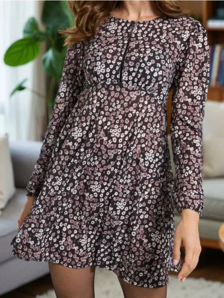 Розкльошена міні сукня з квітковим принтом чорний
