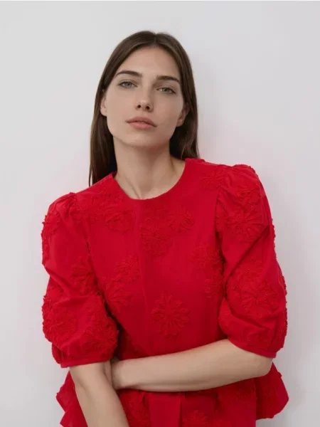 Reserved Блузка с декоративной вышивкой червоний