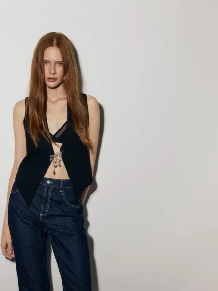 Reserved Жилет з вишивкою чорний