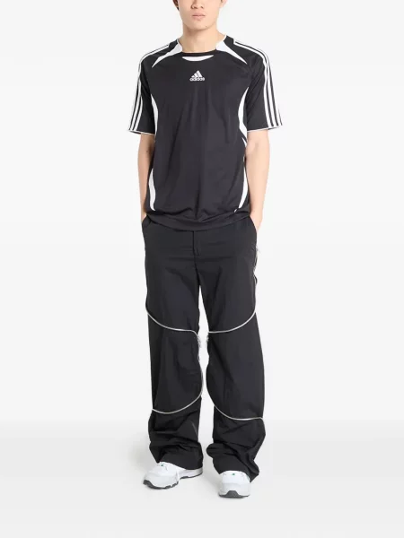 Dlouhé běžecké boty Adidas Terrex s krátkými rukávy s výstřihem do v černé