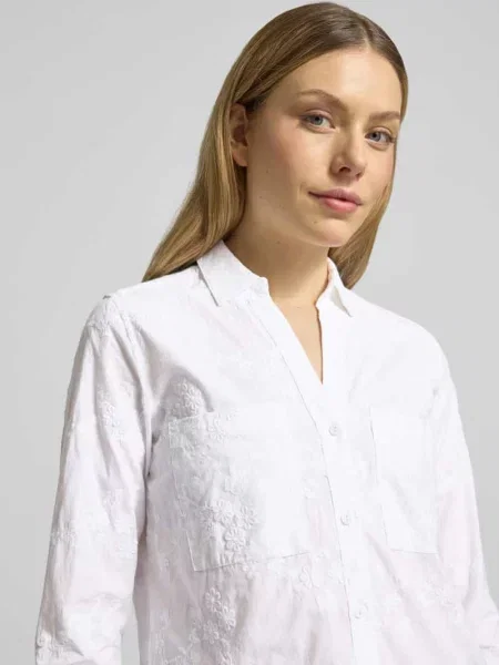 Koszula bluzka w kroju regular fit z kwiatowym całopowierzchniowym haftem Christian Berg Woman biała