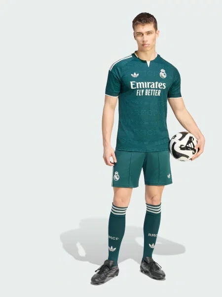 Спортивные шорты Adidas зеленые
