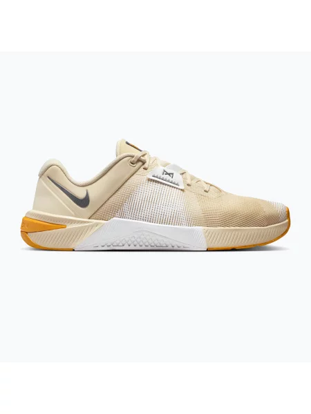 Férfi súlyemelő cipő Nike Metcon 10 light khaki/gold leaf/iron grey. Méret: EU szürke
