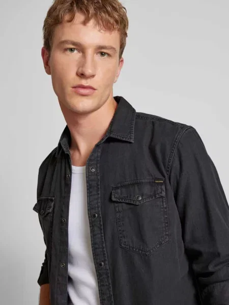 Koszula casualowa o kroju slim fit z kołnierzykiem typu kent model ‘ESHERIDAN’ Jack&jones czarna
