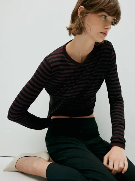 Sweter z lyocellu w paski winny Kobieta XS MANGO
