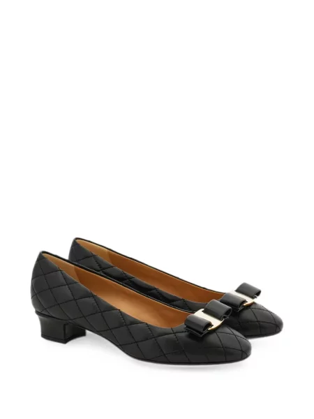 Matlasat pantofi cu toc Ferragamo cu funde negru
