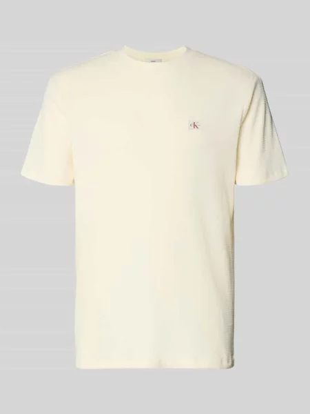 T-shirt o kroju regular fit z naszywką z logo Calvin Klein beżowa