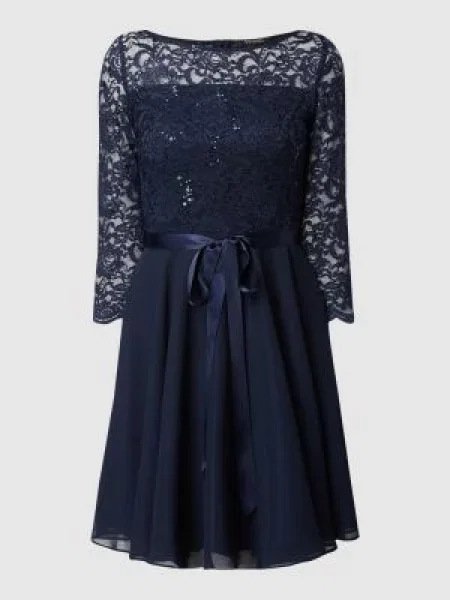 Sukienka koktajlowa z koronki szydełkowej model ‘STAMM’ Swing niebieska