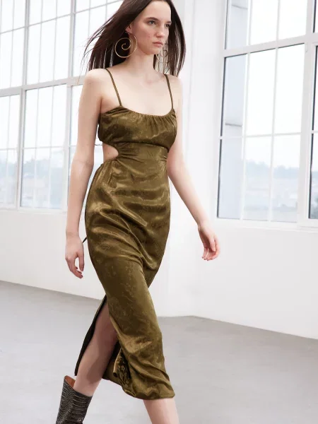 Satynowa sukienka Trendyol brązowa