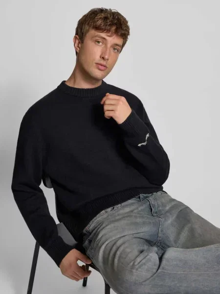 Sweter z dzianiny z wyhaftowanym logo model ‘NORREBRO’ Jack & Jones czarny