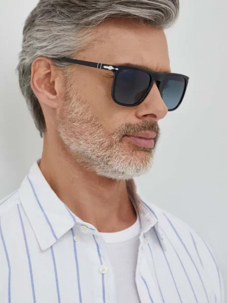 Солнцезащитные очки Persol черные