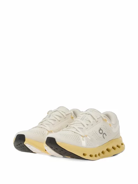 Sneakerși On