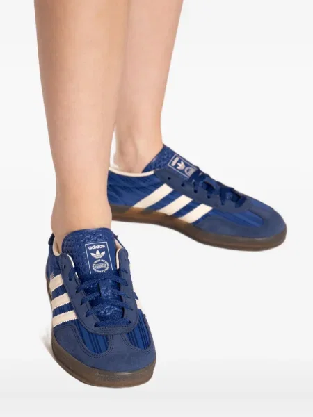 Prugasta majica Adidas s printom plava