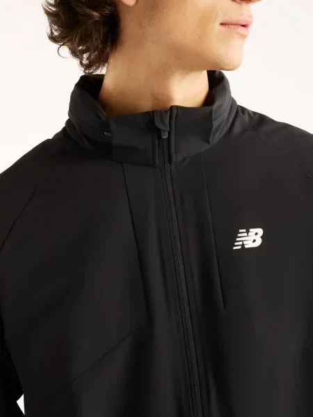 Стрейчева вітровка New Balance чорна