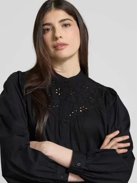 Bluzka o kroju relaxed fit z ażurowym wzorem Emily Van Den Bergh czarna