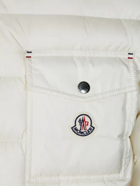 Geacă cu puf Moncler cu glugă alb