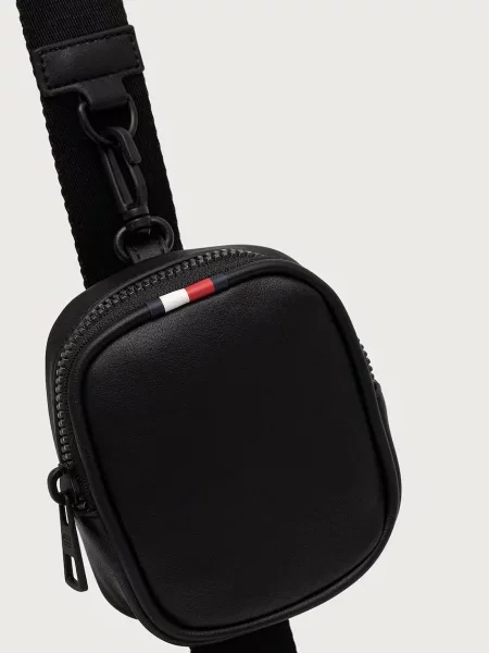 Tommy Hilfiger чанта през рамо мъжка от имитация на кожа черно