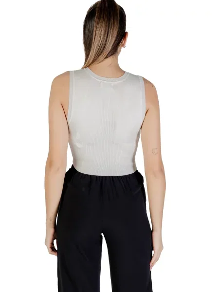 Top Jacqueline De Yong o krotszym kroju biały