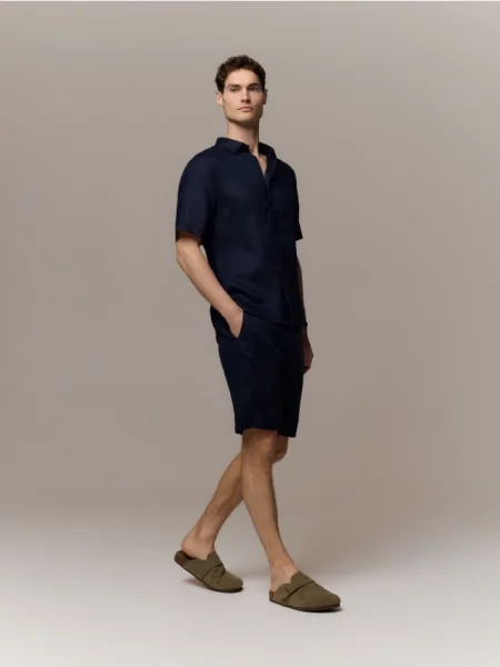 Reserved Pantaloni scurți regular din in bleumarin