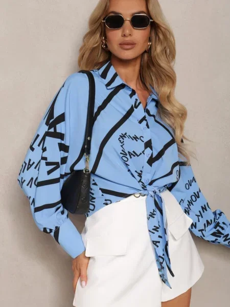 Koszula z Długim Rękawem i Ozdobnymi Napisami Wiązana na Dole Vikna niebieska