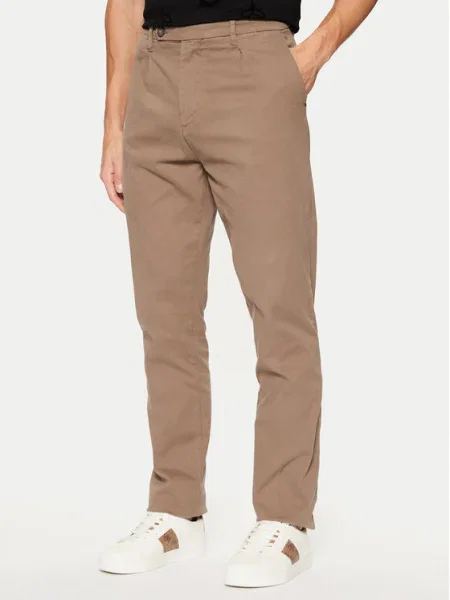 Guess Pantaloni din maro