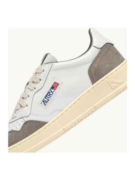 Sneakersy Autry zamszowe białe