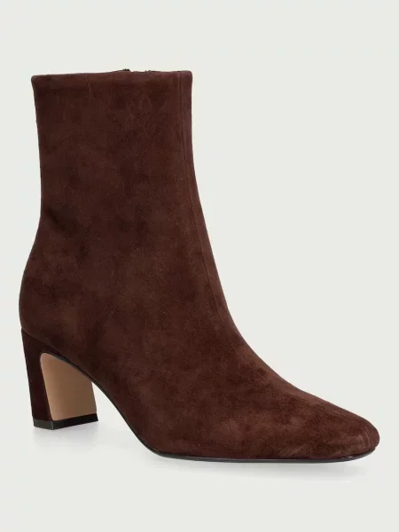 Steve Madden botine pentru femei din piele întoarsă Willah maro