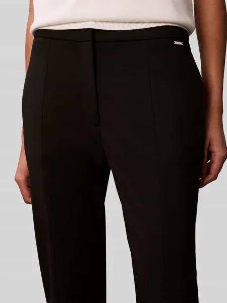 Spodnie garniturowe o kroju regular fit z dodatkiem Calvin Klein Womenswear czarne