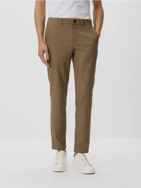 Reserved Pantaloni chino cu croi carrot bej