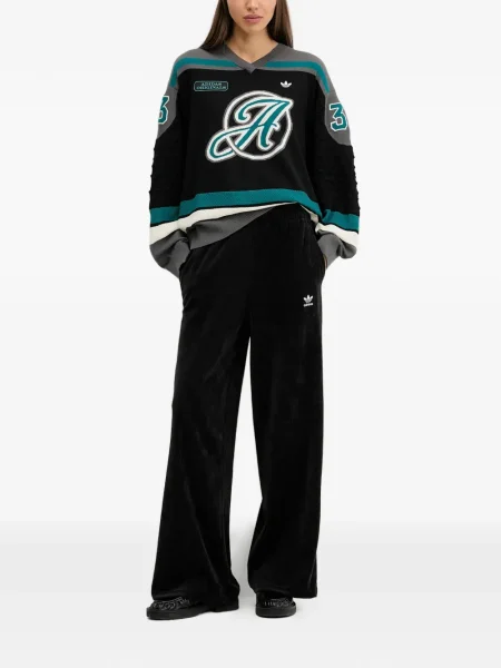 Sneakersy Adidas Predator w paski z dekoltem w serek z kapturem różowe