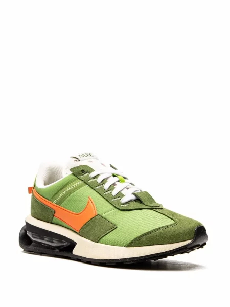 Retro stiliaus švarkas Nike juoda