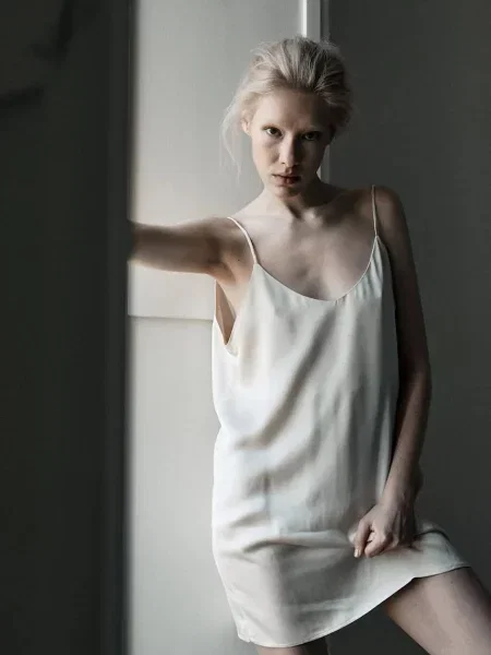 Šaty MUUV. FEU mini béžová