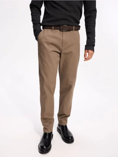 Reserved Pantaloni chino slim cu curea cafeniu