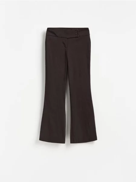 Reserved Pantaloni flare cu curea maro-închis maro