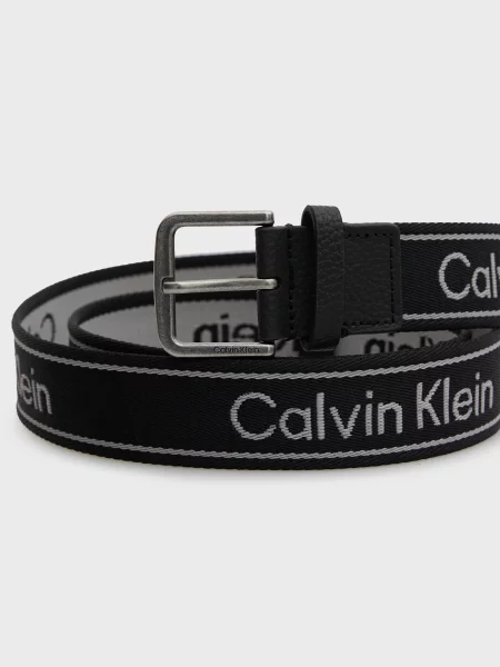 Короткий ремень Calvin Klein с пряжкой черный