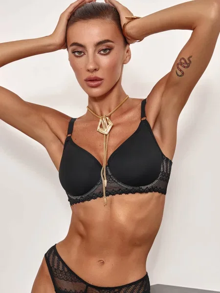 Бюстгальтер с мягкой чашкой чорний