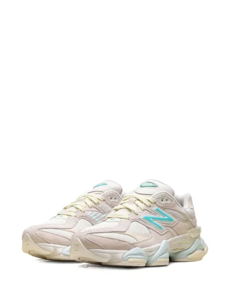 Sneakerși New Balance cu aplicații