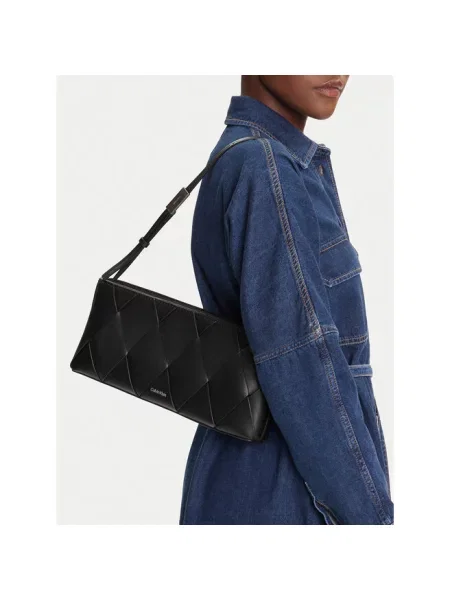 Calvin Klein Torebka Ck Woven Elongated Shoulder Bag czarny
