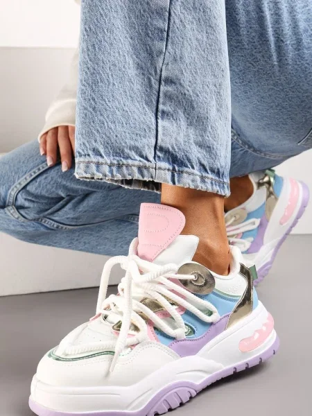 Sneakers Albo-Violet Decorati cu Inserții Colorate și Metalice pe Talpă Groasă Oplevia alb