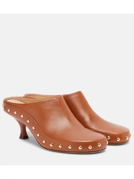 Saboți Chloé din piele cu tepi maro
