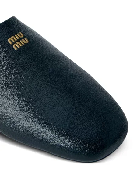 Bőr otthoni papucs Miu Miu autogrammal zöld