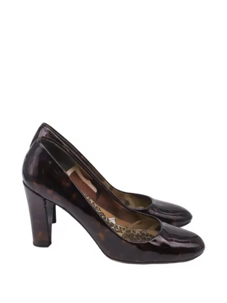 Pantofi cu toc Stuart Weitzman din piele de lac maro